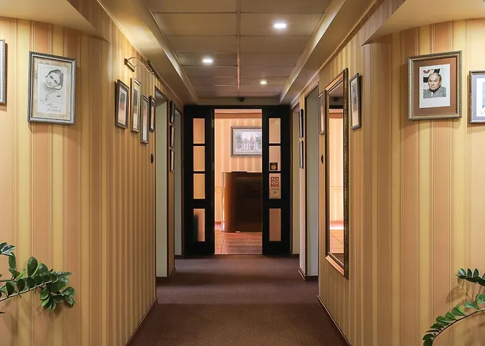 Attache Hotel