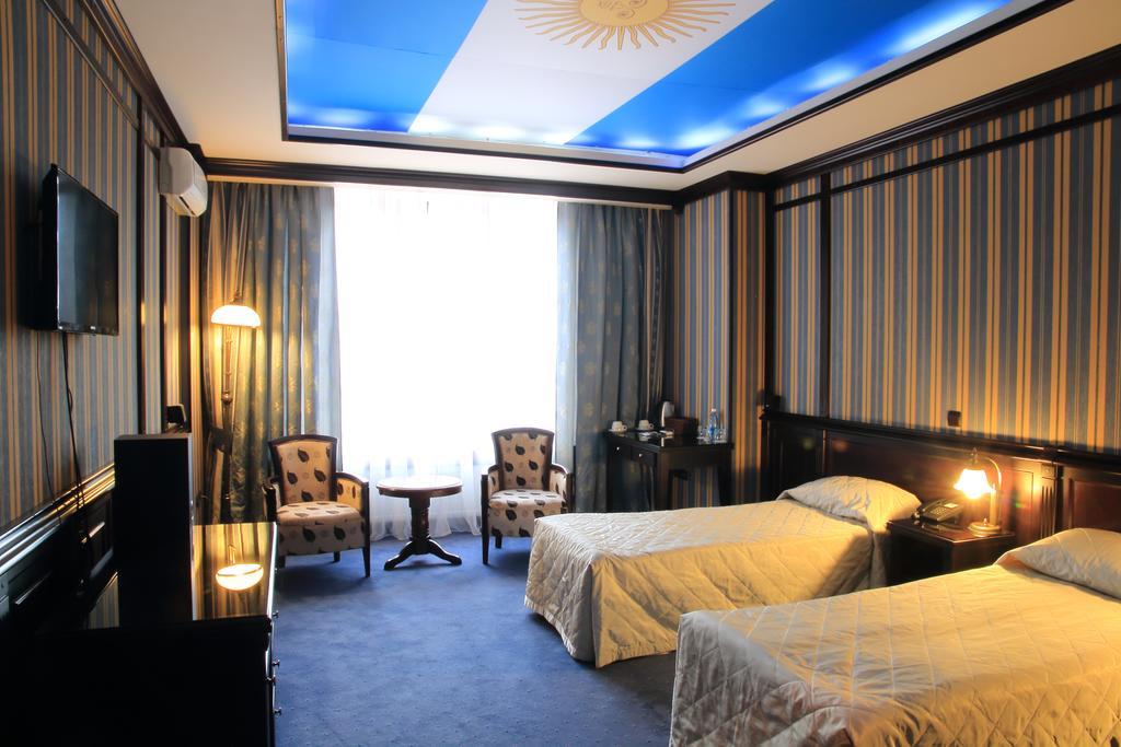 Attache Hotel 3*