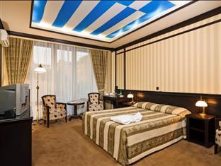 Attache Hotel