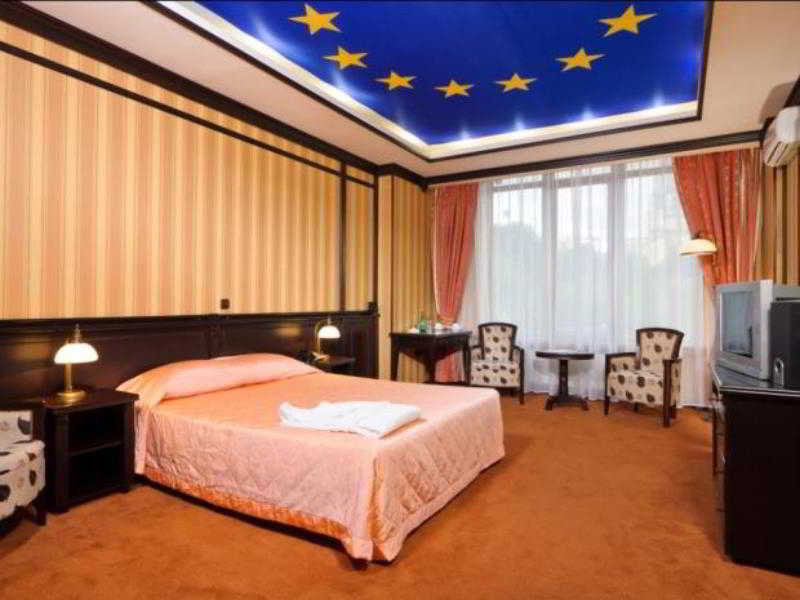 Attache Hotel
