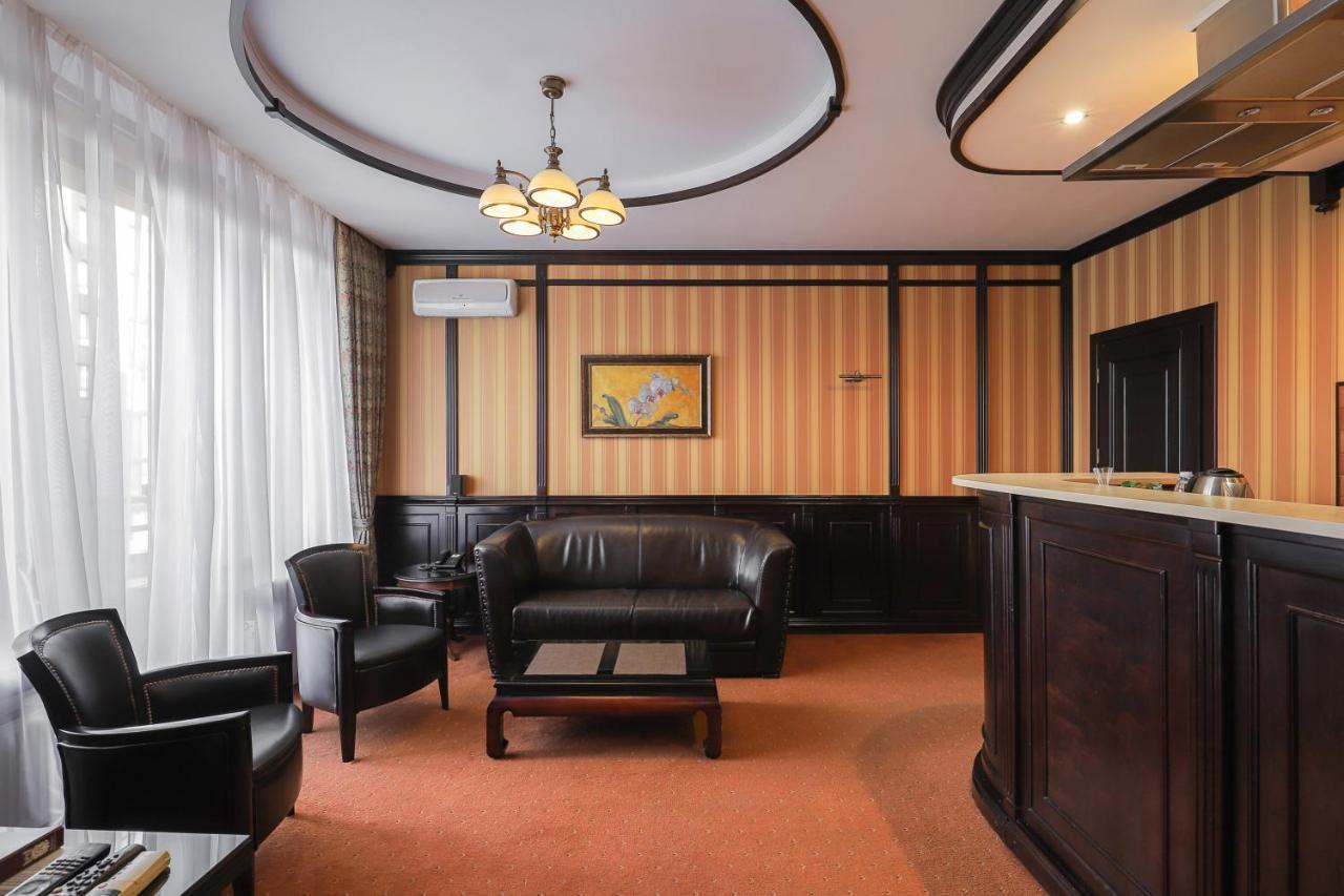 Hotel Attache