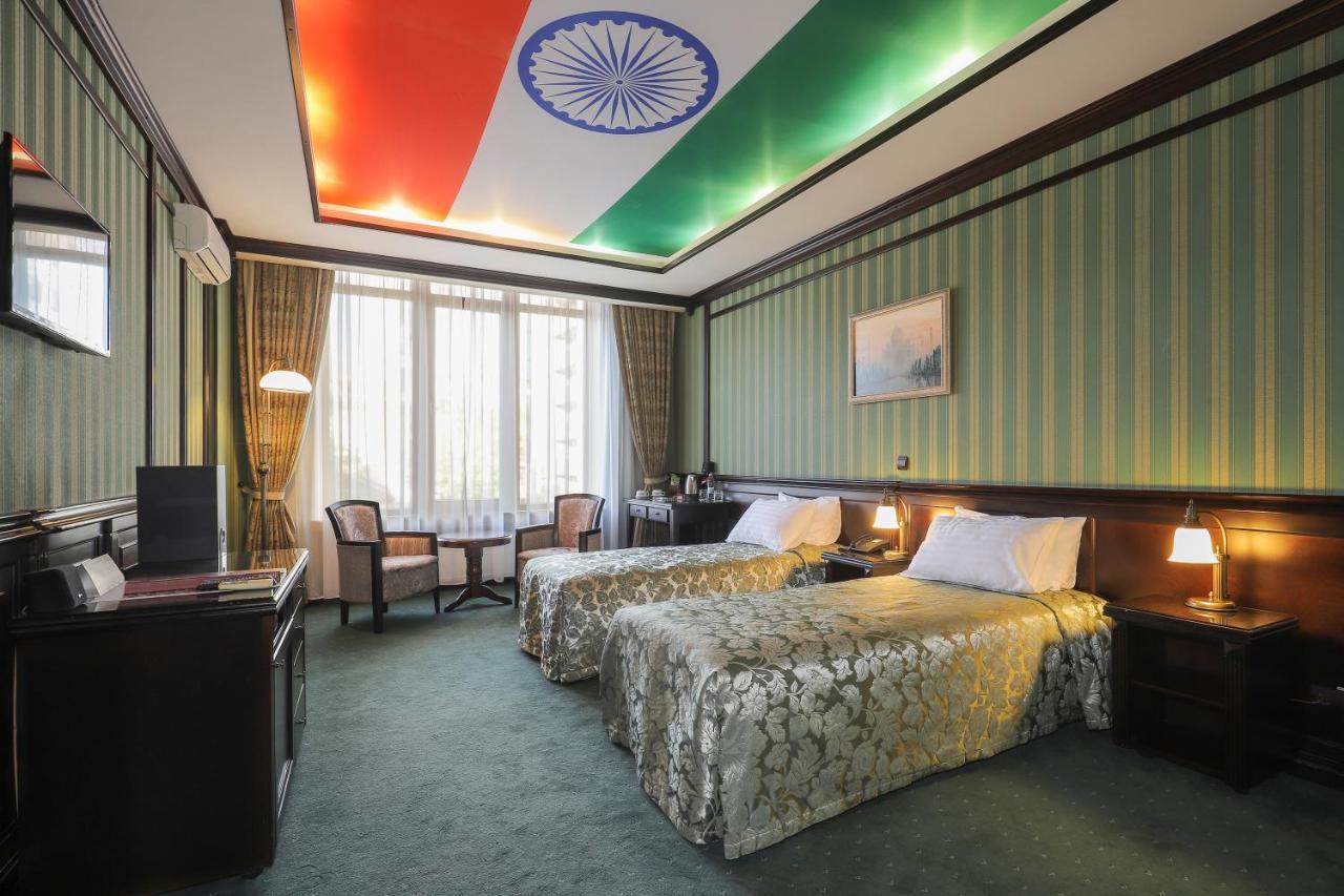 Hotel Attache 3*